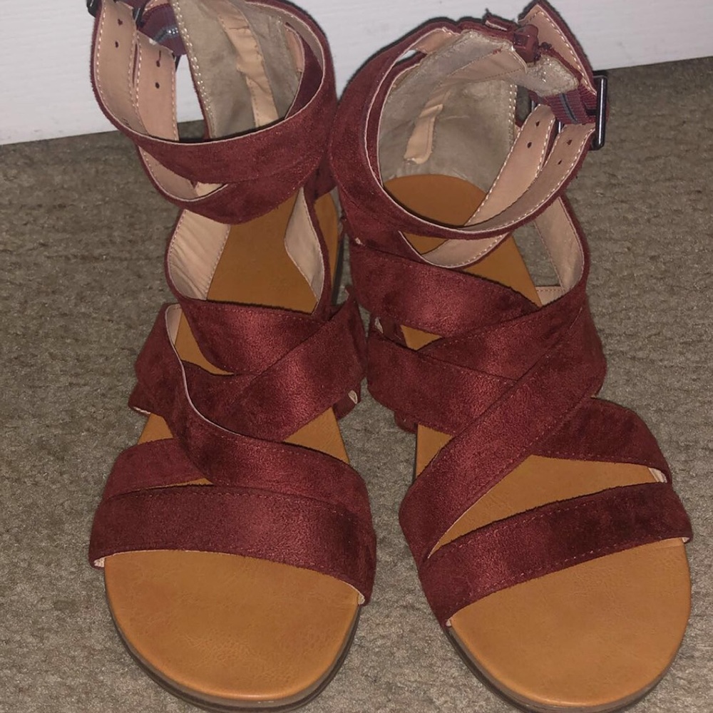Women’s strappy sandals size 8.5